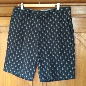Banana Republic blue/beige patterned Emerson shorts, size 35, 11" inseam